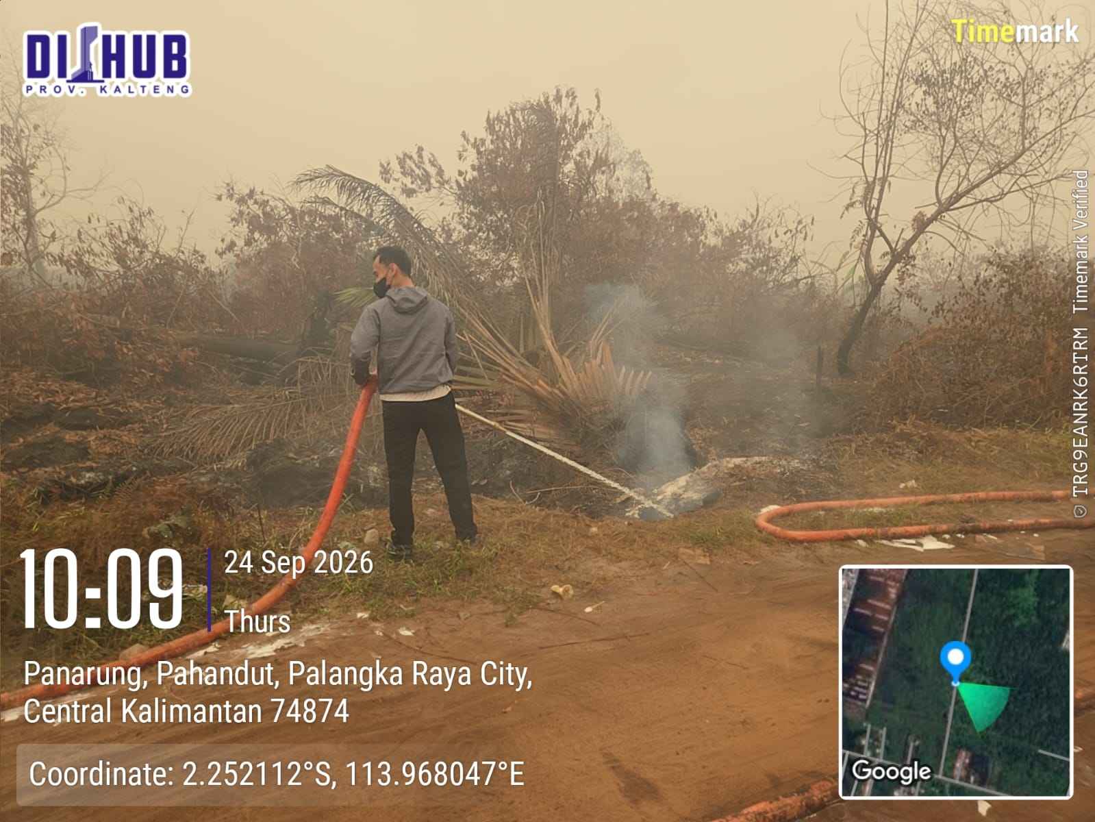 Regu ASN Dishub Kalteng Lakukan Pemadaman dan Pendinginan Karhutla di Jekan Raya