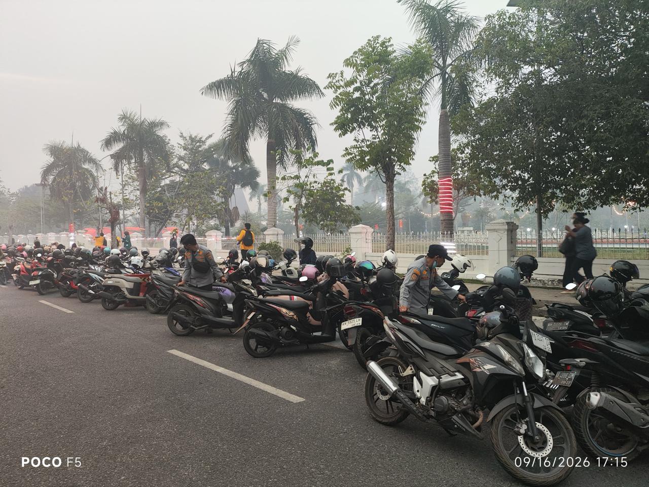 Gatur Lalin dalam rangka Mendukung Kelancaran Kegiatan Bantuan Pangan Gubernur Kalteng untuk Mahasiswa