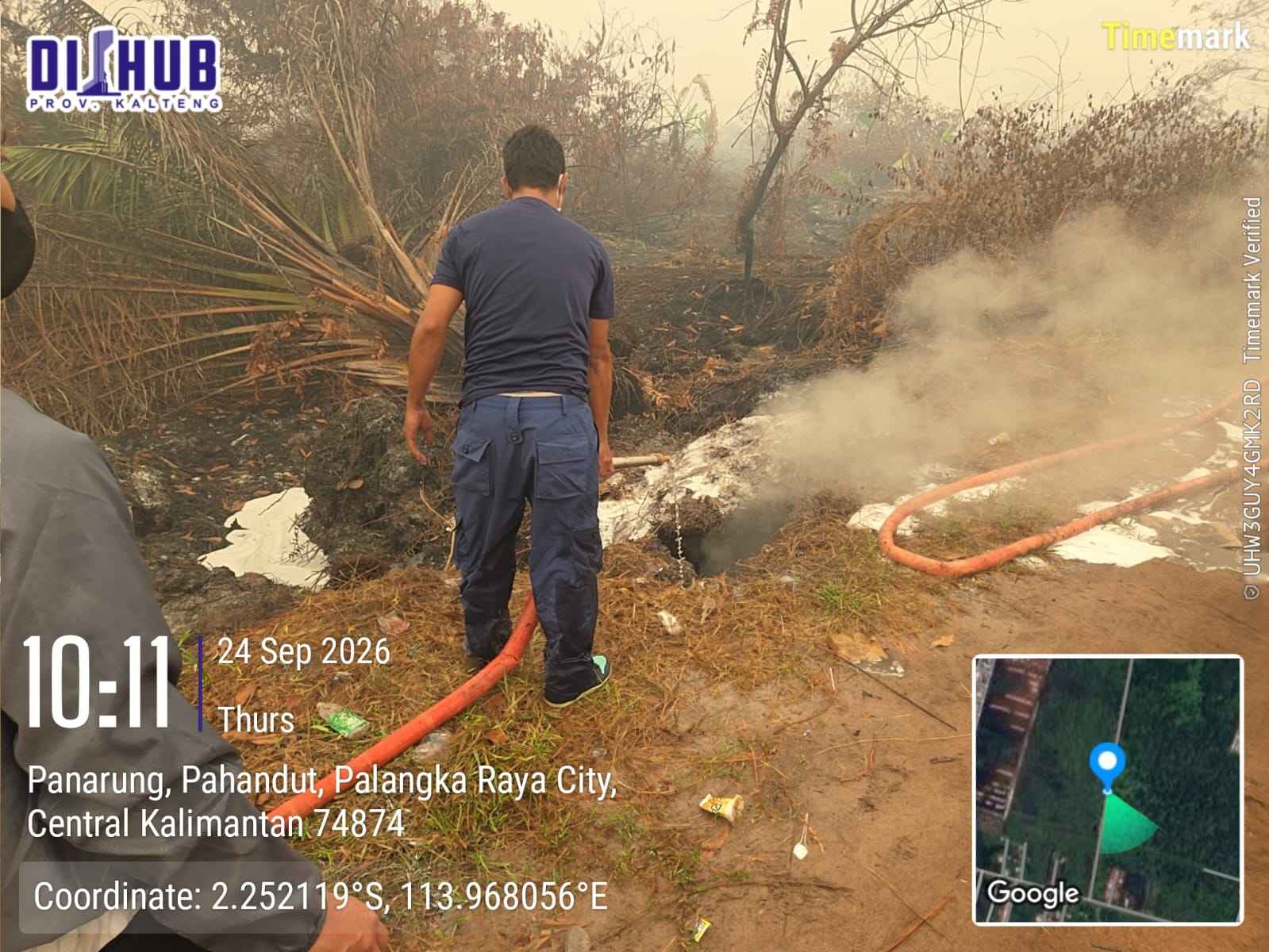 Regu ASN Dishub Kalteng Lakukan Pemadaman dan Pendinginan Karhutla di Jekan Raya