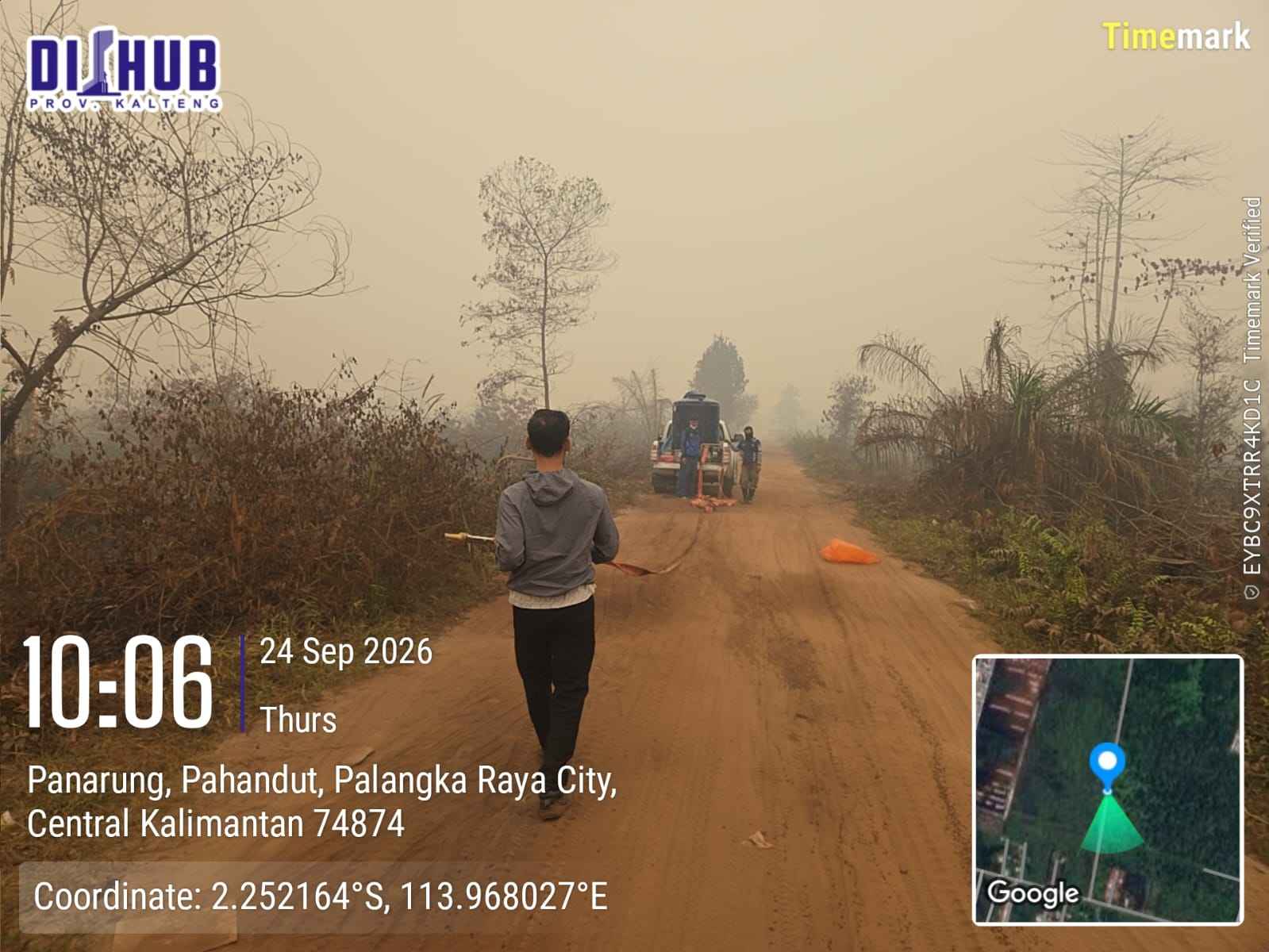 Regu ASN Dishub Kalteng Lakukan Pemadaman dan Pendinginan Karhutla di Jekan Raya