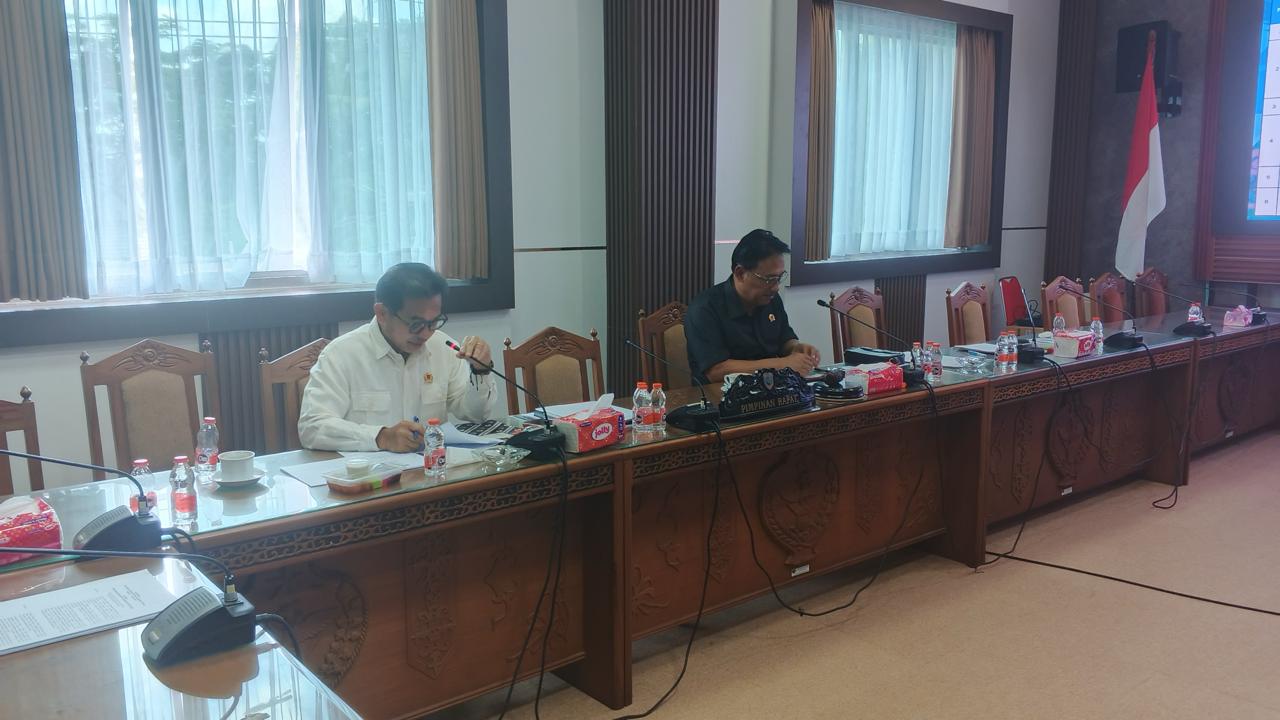 Rapat Kerja Evaluasi Capaian 2025 bersama Komisi IV DPRD Kalteng