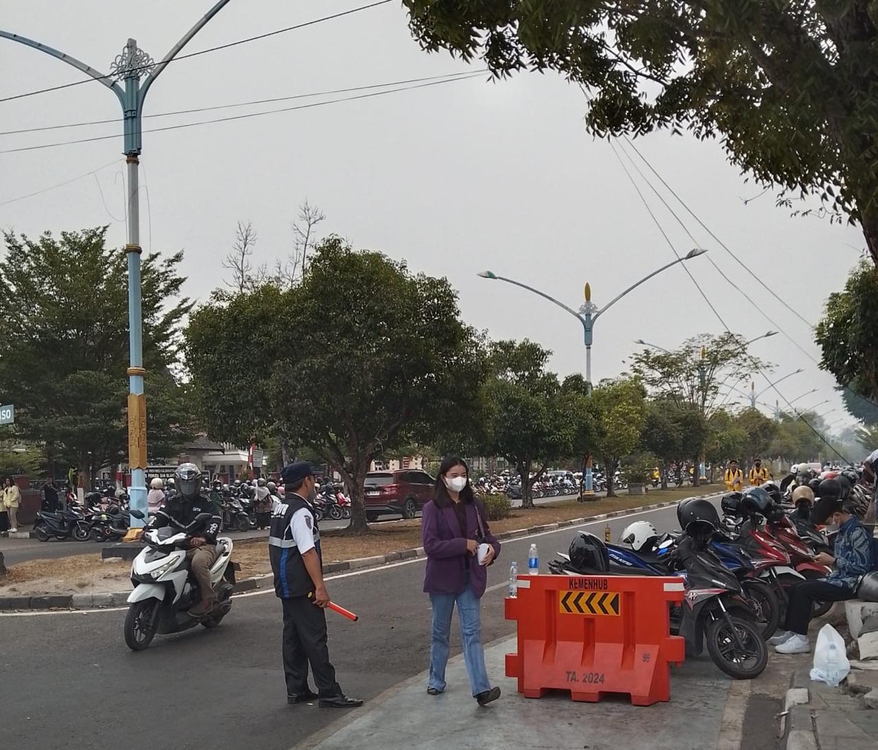 Gatur Lalin dalam rangka Mendukung Kelancaran Kegiatan Bantuan Pangan Gubernur Kalteng untuk Mahasiswa